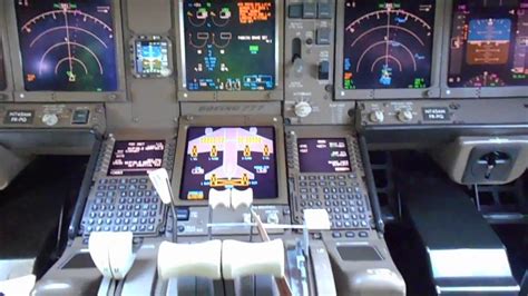 boeing 777 cabina de mando.
